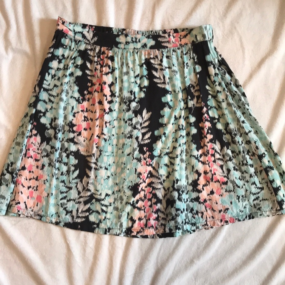 EUC women’s small watercolor skirt from Gap